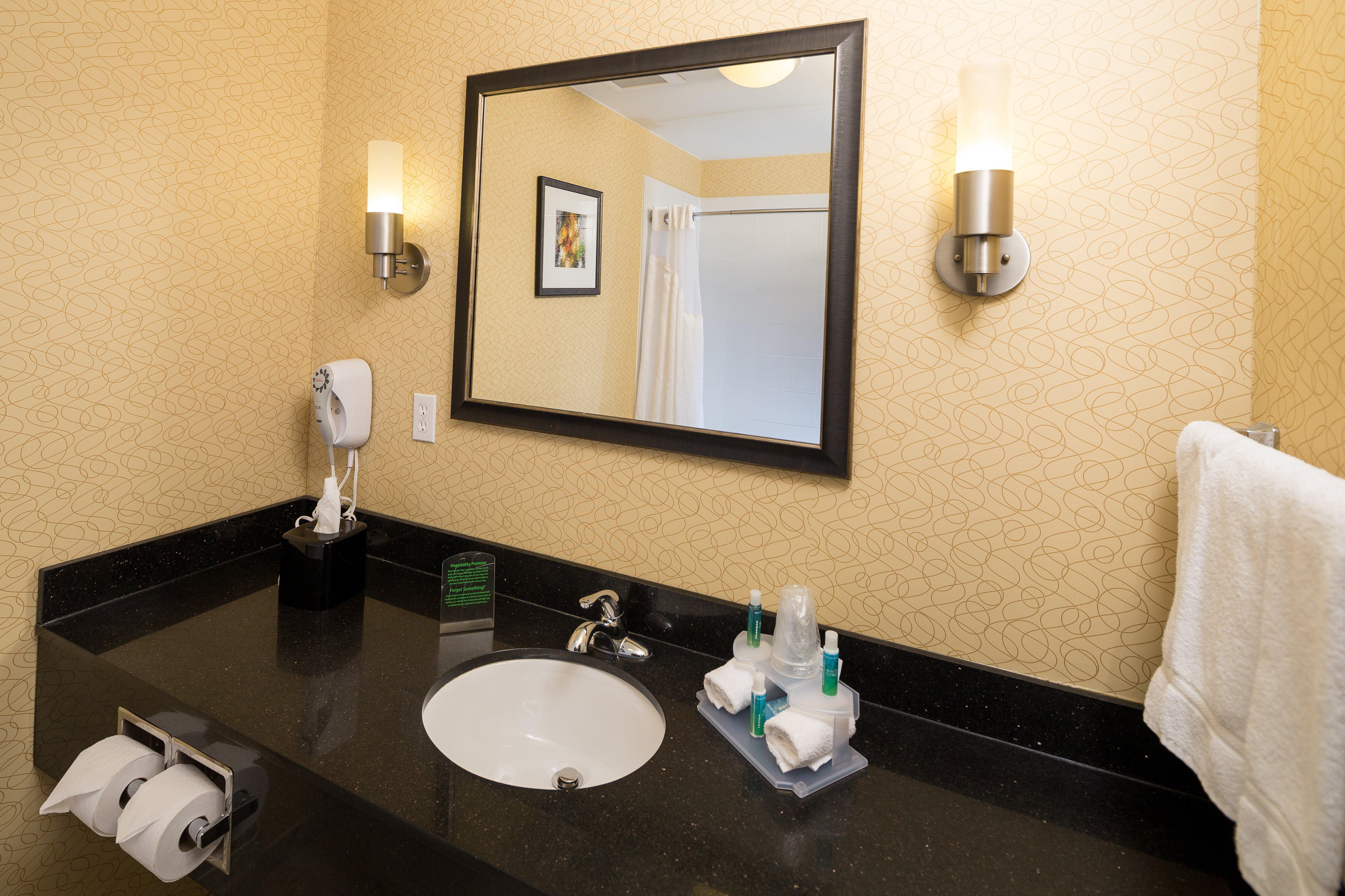 Holiday Inn Express And Suites Detroit North-Troy By Ihg Exterior photo