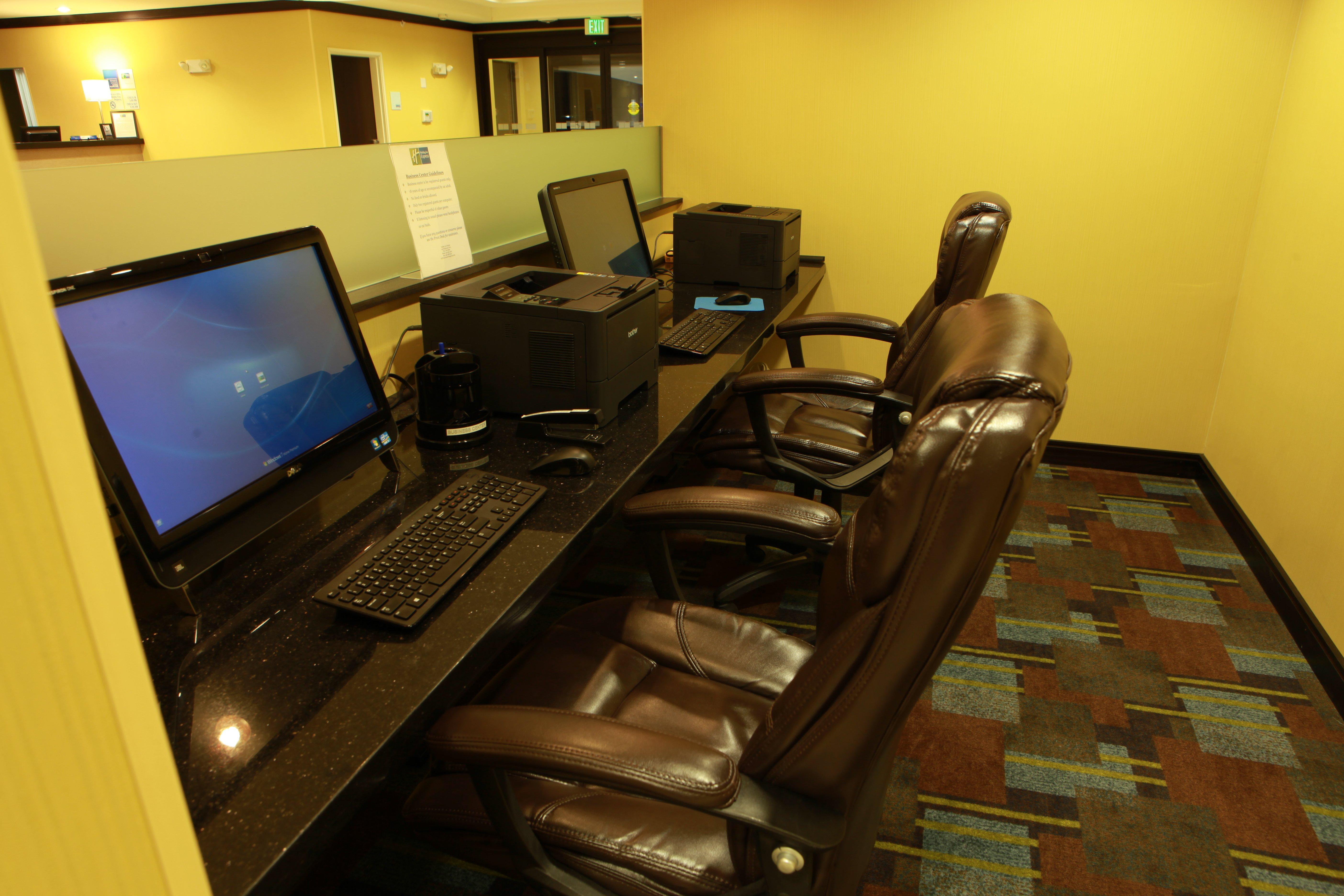 Holiday Inn Express And Suites Detroit North-Troy By Ihg Exterior photo