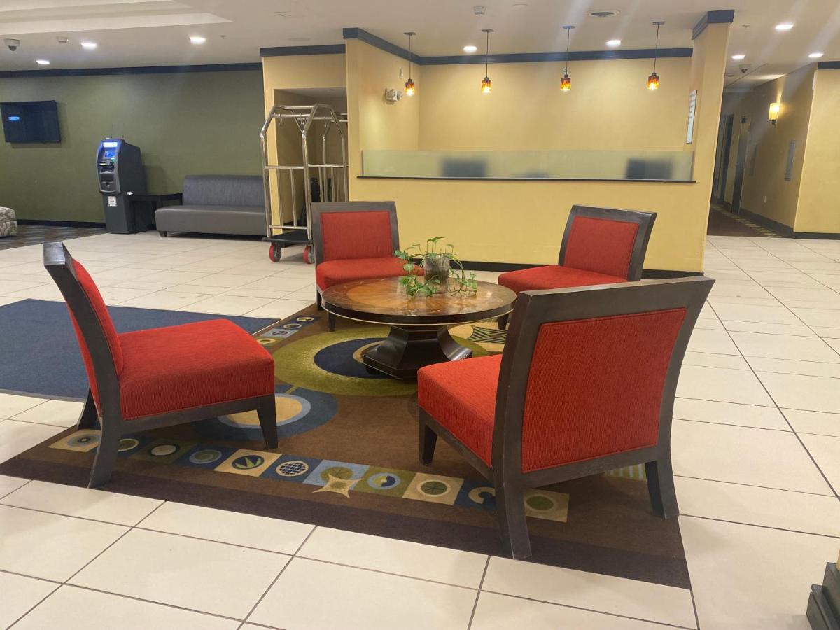 Holiday Inn Express And Suites Detroit North-Troy By Ihg Exterior photo
